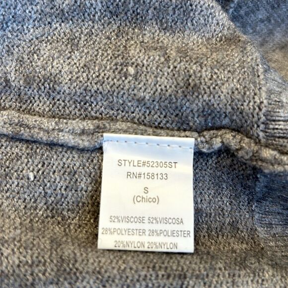 Pink Clover gray long sleeve button shoulder sweater Size S EUC - Picture 8 of 9